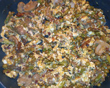 Foto del paso 5 de la receta: Revuelto de espárragos con champiñones, jamón y guisantes