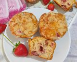 Foto langkah ke 12 dari resep Strawberry Streusel Muffins.