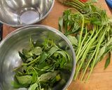 Foto langkah ke 1 dari resep Oseng Kangkung.