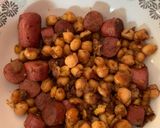 Foto del paso 4 de la receta: Salteado de garbanzos cocidos con salchichas