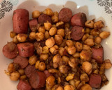 Foto del paso 4 de la receta: Salteado de garbanzos cocidos con salchichas