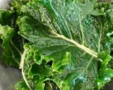 A picture of step 2 of 🥬 Basic☆ Kale snack - roasted kale chip ❤️.