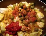 A picture of step 4 of Spanish rice with chicken.