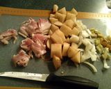 A picture of step 1 of GREENBEANS WITH POTATOS,ONION.&BACON..