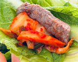 Hình bước làm 4 của món Rau Diếp Cuốn Phi Lê Bò Áp Chảo & Kim Chi Chấm Sốt Ssamjang Hàn Quốc