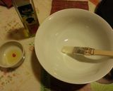 A picture of step 2 of Hawaiian Pizza..
