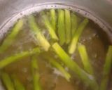 Foto del passaggio 1 della ricetta Pollo alla curcuma con asparagi
