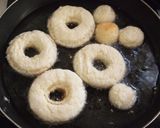 A picture of step 7 of Auntie Machi's Beloved Donuts.