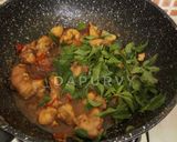 Foto langkah ke 6 dari resep AYAM PEDAS Kemangi.