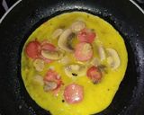 A picture of step 3 of Sausage Mushroom Omelette.