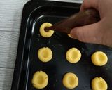 Foto langkah ke 8 dari resep Thumb Print Cookies (5 bahan).