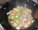 Foto langkah ke 3 dari resep Sayur oyong udang bakso.