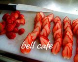 A picture of step 1 of A Strawberry Cake Decorated like a Flower.