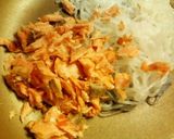 A picture of step 1 of Sesame Flavored Shirataki Noodles and Salted Salmon Stir Fry.