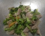Foto langkah ke 6 dari resep Cah Brokoli Bakso.