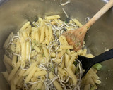 Foto del paso 5 de la receta: Pasta con brócoli, gulas y nueces con un toque picante