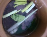 Foto langkah ke 2 dari resep MPASI 7 bulan - Tim Beras Merah + Daging Sapi + Bayam & Buncis.