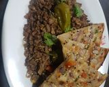 A picture of step 3 of Mazedar qeema with tandori salad paratha.