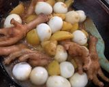 Foto langkah ke 3 dari resep Semur Telur Puyuh, Kentang, Ceker.