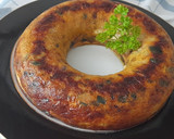 Foto del paso 5 de la receta: Tortilla de calabacín, al horno, rellena de salmón y queso