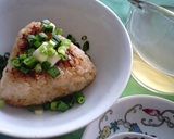 A picture of step 5 of Western-Style Grilled Onigiri Chazuke.