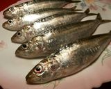 Foto del paso 1 de la receta Brochetas de sardinas marinadas con alcachofas