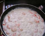 A picture of step 2 of Simple shrimps in cream sauce.