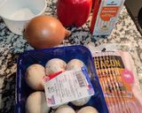 Foto del paso 1 de la receta: Empanada de hojaldre con bacon, cebolla, pimiento rojo, champiñones y nata para cocinar