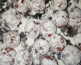 A picture of step 7 of Moimoi with meat balls and cabbage sauce.
