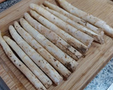 Foto del paso 1 de la receta: Espárragos blancos gratinados rellenos de panceta ibérica y nueces