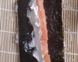 Foto del paso 3 de la receta: Sushi - Uramaki de Salmón y queso crema