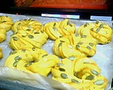 A picture of step 12 of Kabocha Squash Twisted Bread Rolls.