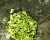 A picture of step 1 of Coriander ki chutney.