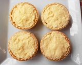 A picture of step 3 of Easy Strawberry Custard Tart.