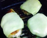 A picture of step 4 of Blue cheese Burgers.