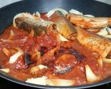 A picture of step 1 of Sardine And Onion In Tomato Sauce.
