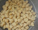 A picture of step 2 of Soya chunk curry.