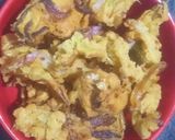 A picture of step 2 of Pakoda.