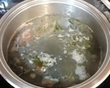 Foto del paso 1 de la receta Sopas escaldadas de pan y huevo con caldo de jamón serrano