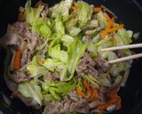 A picture of step 4 of Use Up Leftover Vegetables! Quick Meat and Vegetable Stir-Fry.