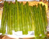 A picture of step 5 of Green Asparagus with Basil Pesto.