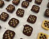 Foto langkah ke 5 dari resep Domino Cookies.