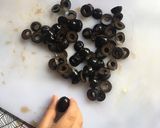 Foto del paso 4 de la receta: Focaccia de tomate cherry, olivas negras y romero