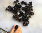 Foto del paso 4 de la receta: Focaccia de tomate cherry, olivas negras y romero
