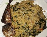 A picture of step 5 of Vegetable palm oil rice with fried fish.
