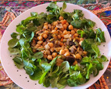 Foto del paso 6 de la receta: Salteado de verduras con garbanzos y canónigos