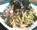 A picture of step 4 of Tossed Salad with Lots of Korean Nori Seaweed.