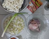 Foto langkah ke 1 dari resep Kwetiauw Ayam Goreng Pedas.