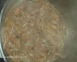 Foto del paso 4 de la receta: Bisque de langostinos con fideos fritos y gambas blancas