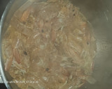 Foto del paso 4 de la receta: Bisque de langostinos con fideos fritos y gambas blancas